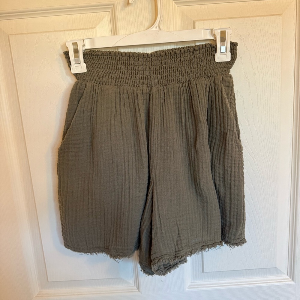 Michael Stars Flowy Sia Short -Olive green Size XS 100% cotton Elastic Waistband